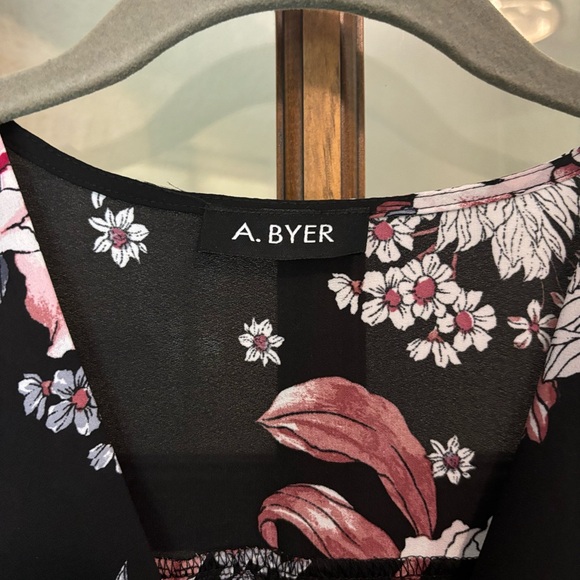 A. Byer Floral Butterfly Top- Size Medium - Picture 2 of 6